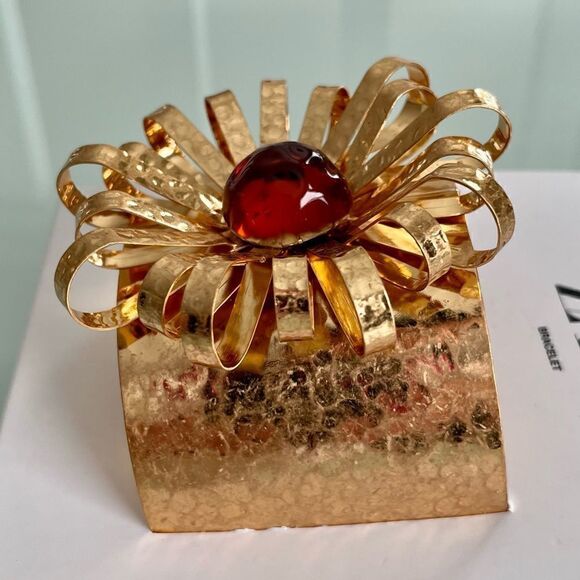 NWT Zara Resin Flower Cuff Bracelet - Picture 6 of 7